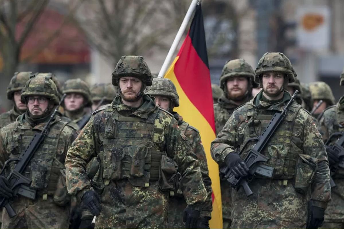 Противники реформы в ФРГ устроили разнос стенду Бундесвера