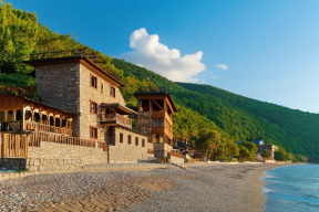 Платежи за вход, депозиты и «сборы за туризм» раздражают отдыхающих в Абхазии