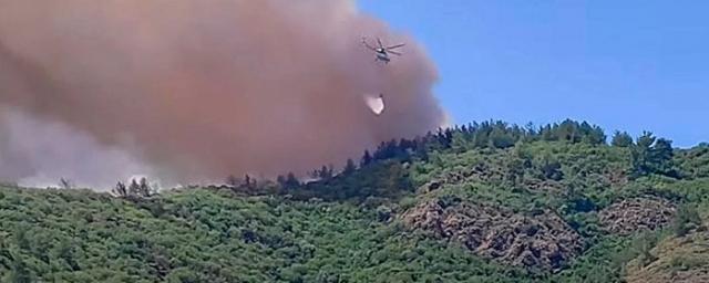 Вертолет, который тушил пожары в турецком Измире, упал в водохранилище  Тахталы
