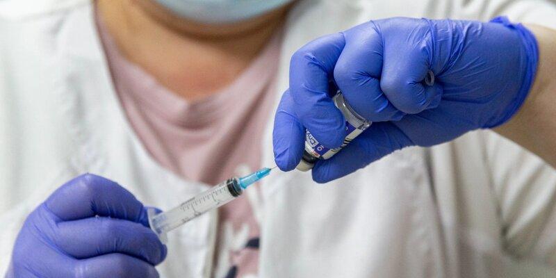 Новосибирских подростков в ближайшие дни начнут вакцинировать от COVID-19