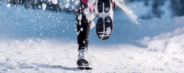 Эксперты рассказали, какие кроссовки лучше выбрать для бега зимой
