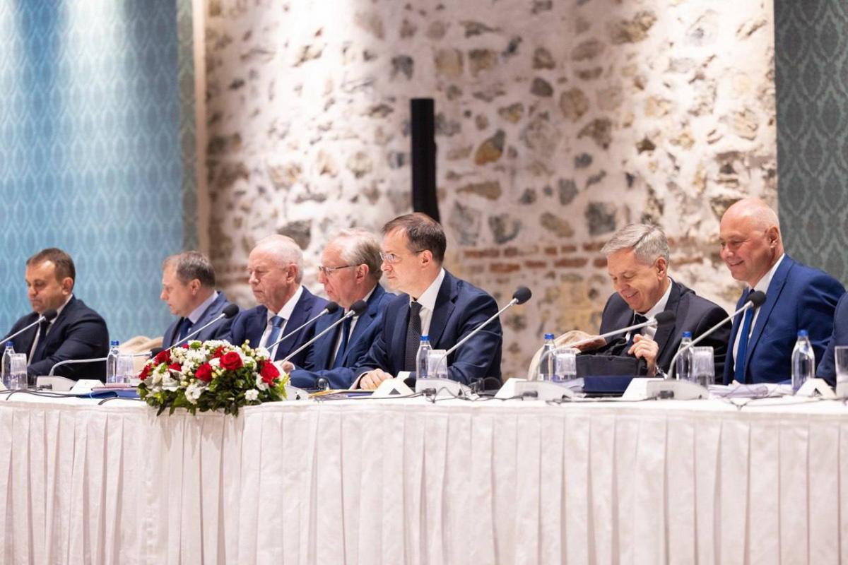 С позиции силы: Первый раунд переговоров в Стамбуле остался за Россией. Что дальше?