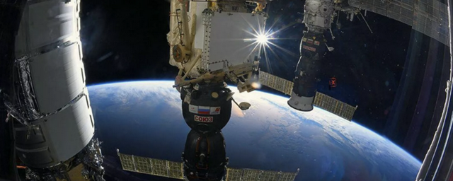 По мнению космонавтов, трещина на МКС могла появиться из-за удара снаружи