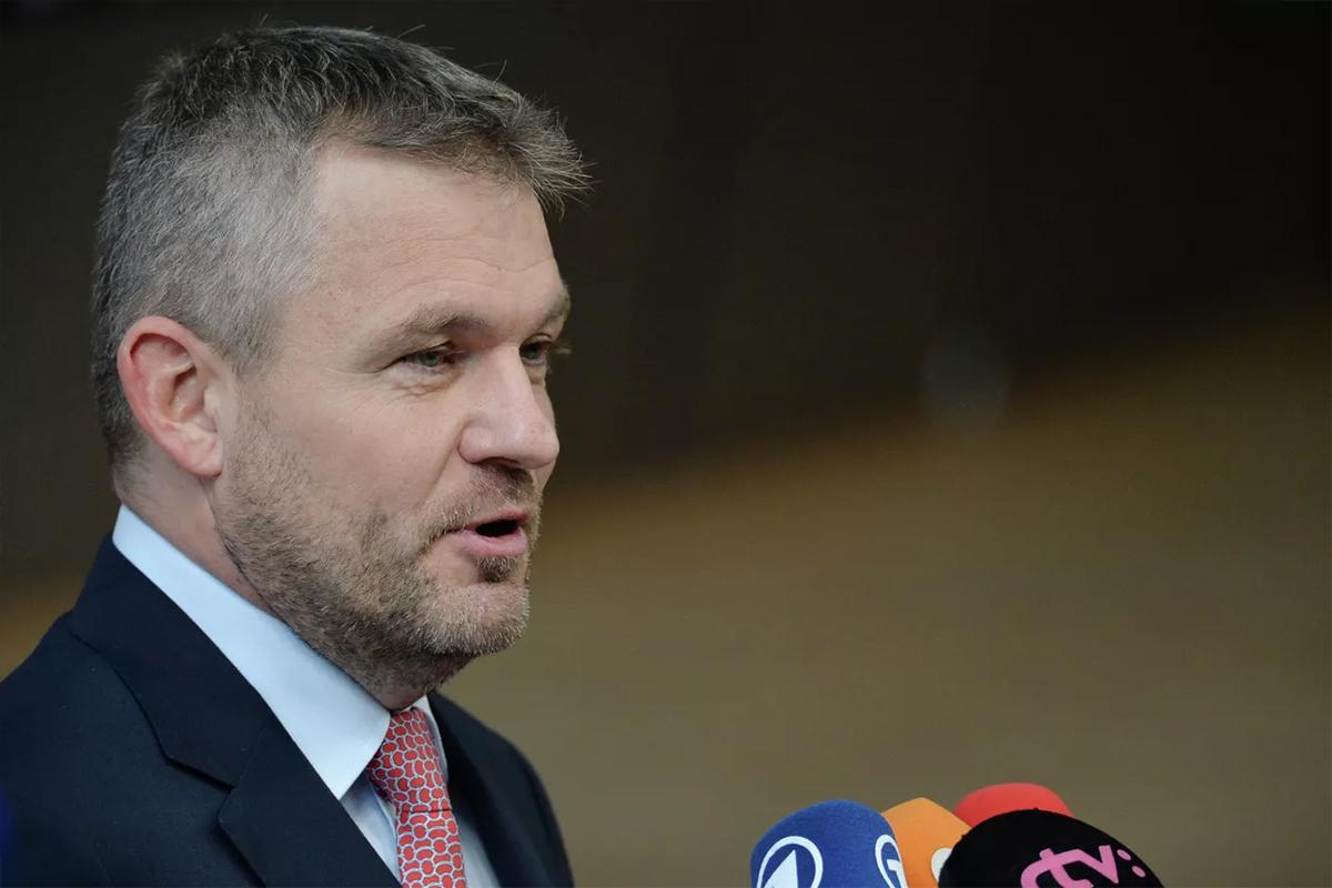 Президент Словакии не разрешил двум гражданам присоединиться к ВСУ