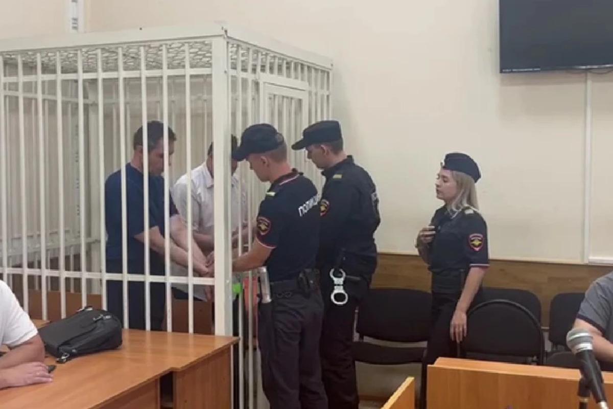 Двум жителям Красноярска дали 3,5 года колонии за попытку выманить деньги у семьи осужденного Митволя
