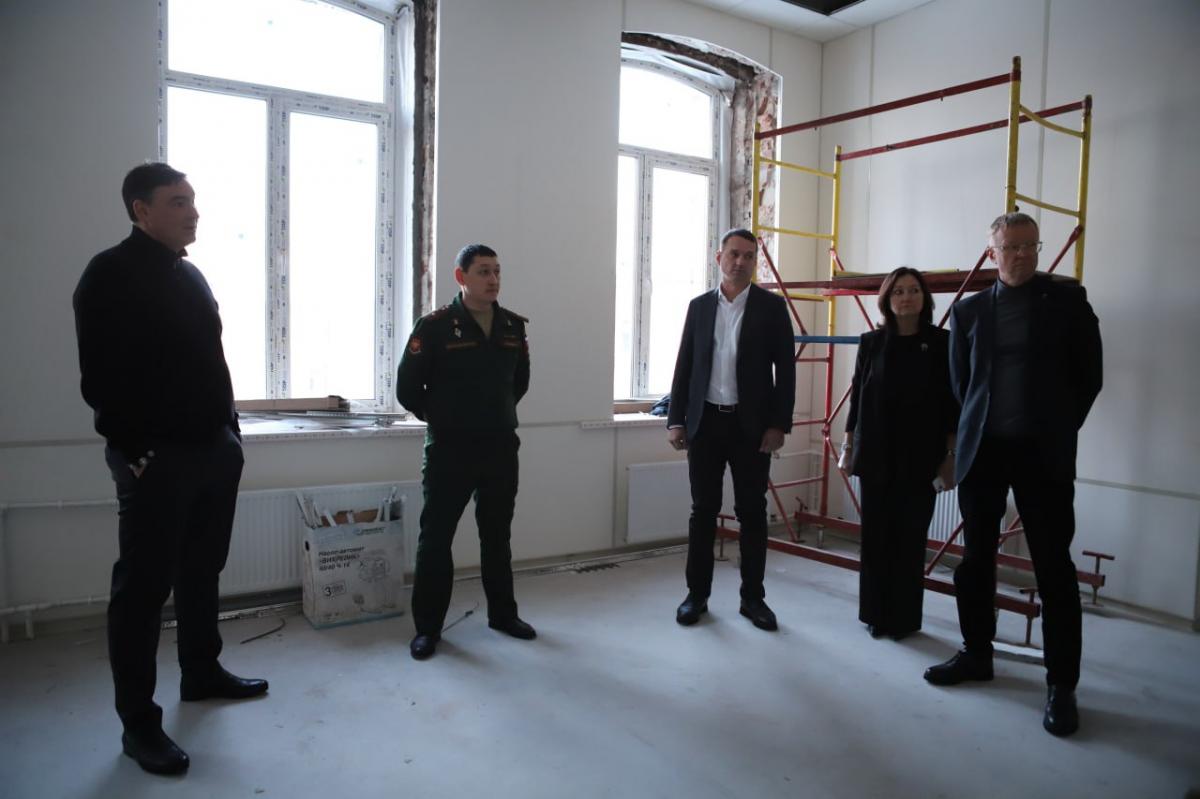 Мэр Руслан Болотов: В здании военного госпиталя Иркутска, построенном более века назад, продолжается ремонт оперблока