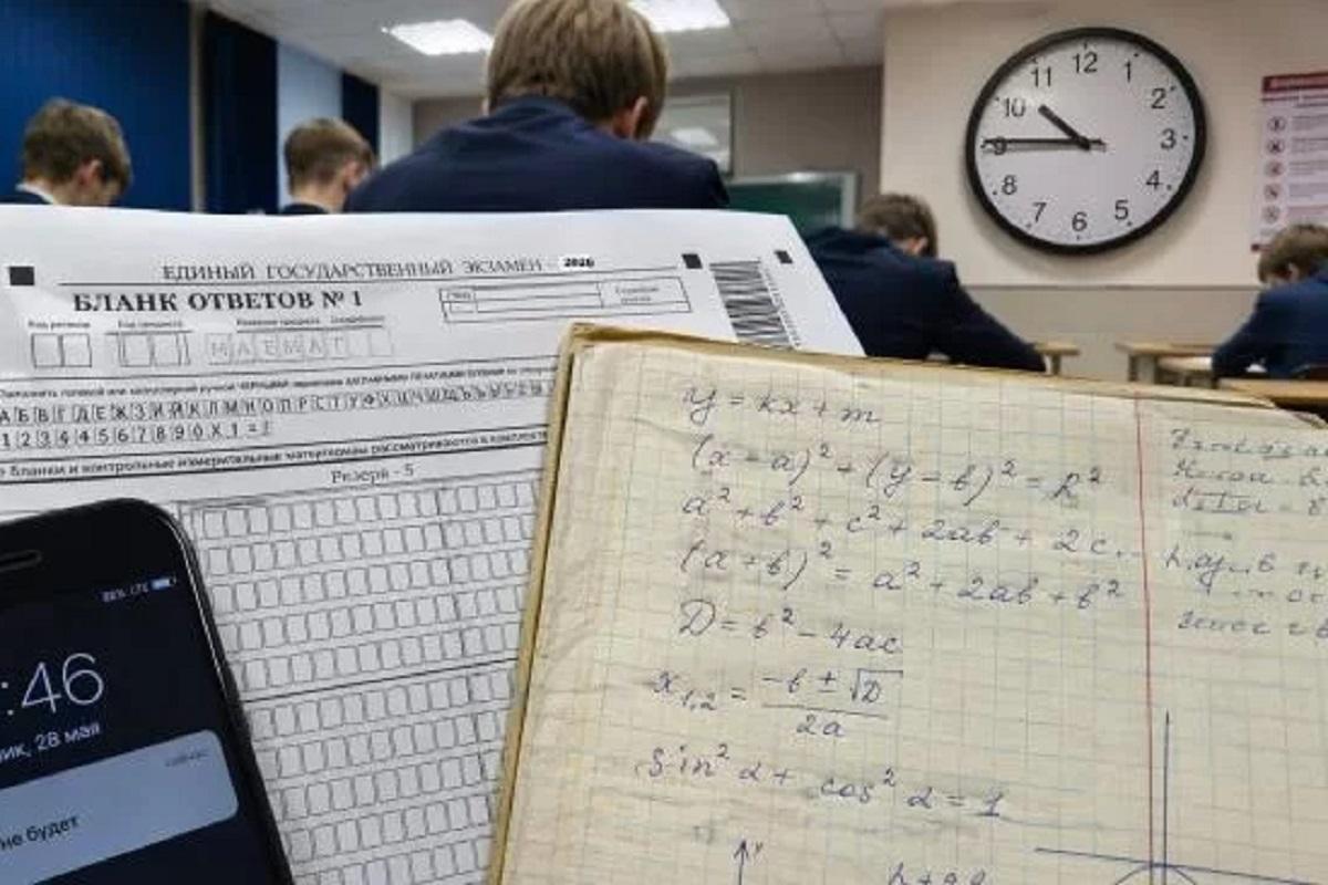 Смоленским выпускникам официально разрешили приносить еду и воду на экзамены