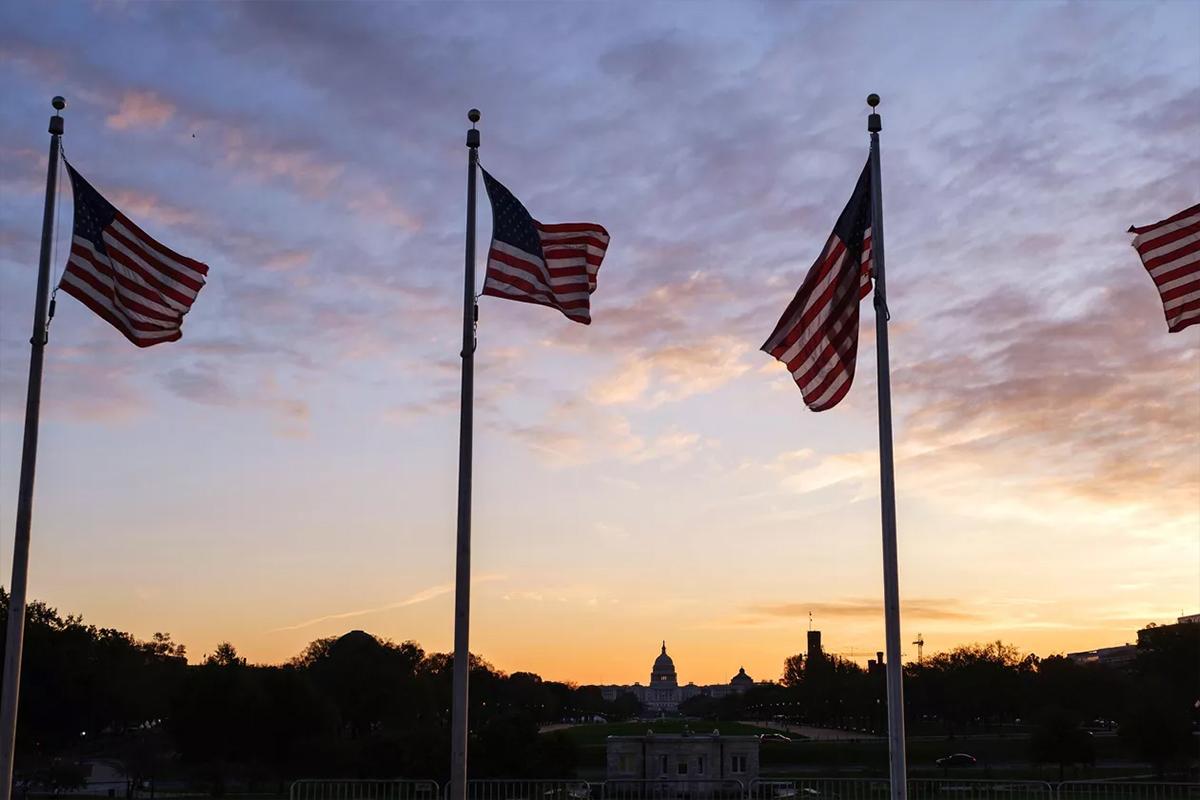 США приостановили принятие решений по прошениям об убежище