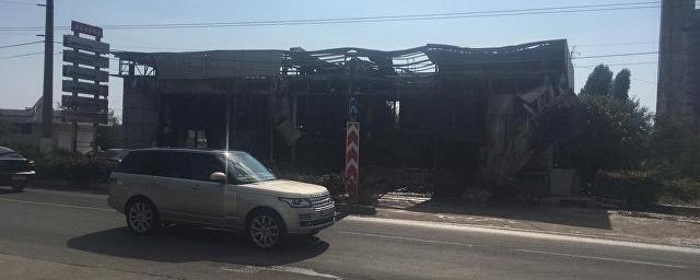 Пожар на улице Хрусталёва в Севастополе уничтожил автосервис и магазин