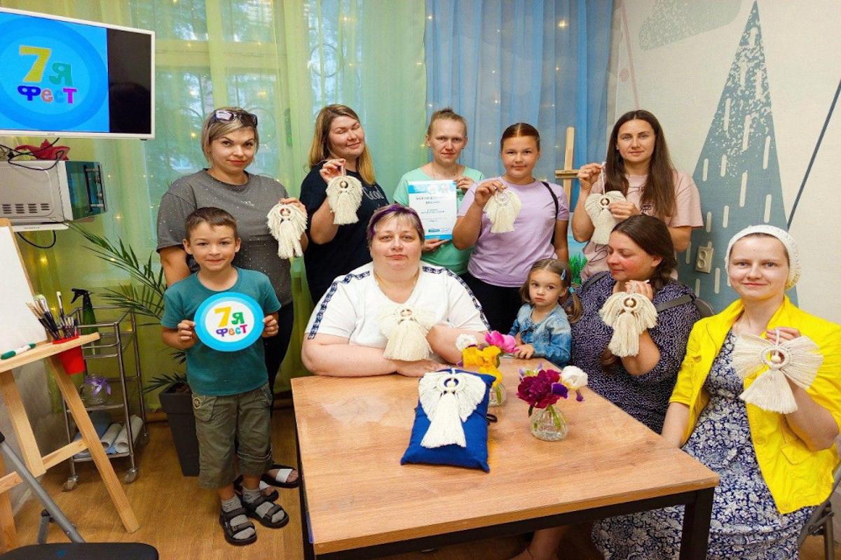 В Липецке многодетная мать организовала мастерскую для детей благодаря соцконтракту