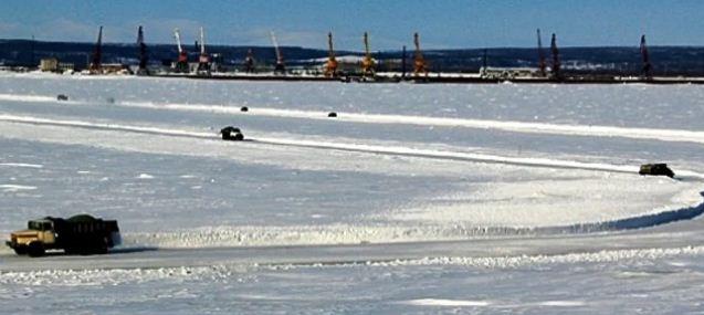На Ямале открыли ледовую переправу через Обь для всех видов транспорта