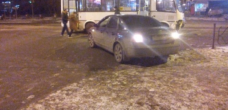 В Красноярске пассажиры автобуса из-за ДТП напали на пьяного водителя