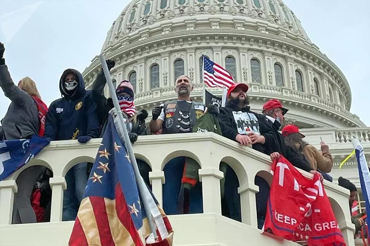 Администрация США намерена выплатить почти $5 млн семье Бэббит, погибшей во время штурма Капитолия