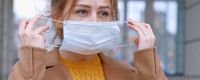 Мурашко: Привившиеся от коронавируса россияне должны носить маски