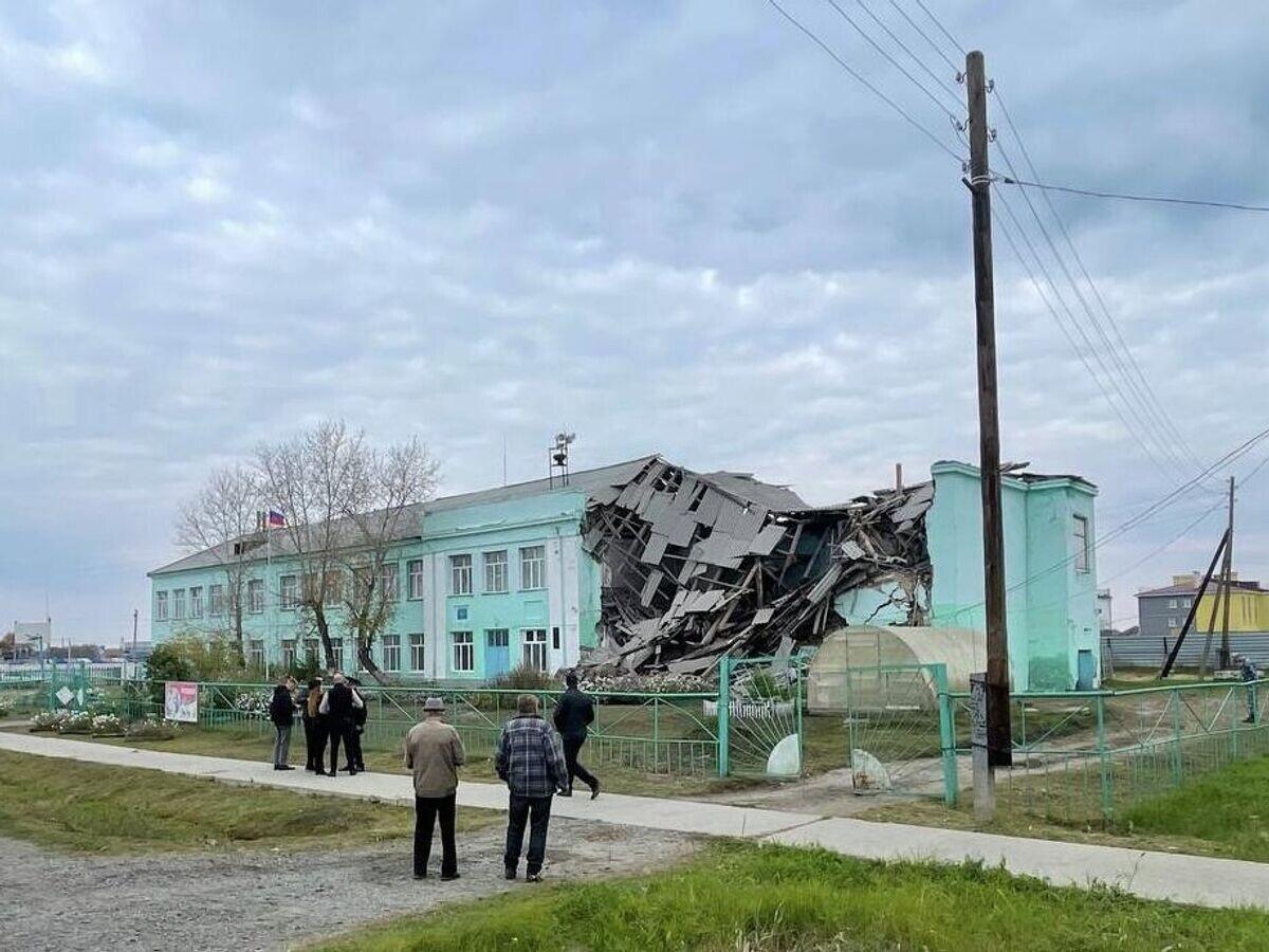 В Татарске ввели режим ЧС из-за обрушившейся школы
