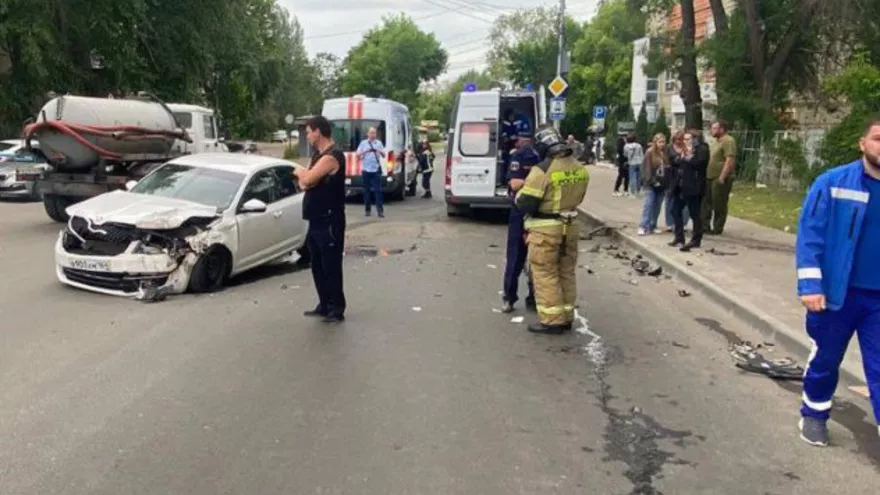 В Саратове от столкновения иномарки с маршруткой пострадали семеро человек