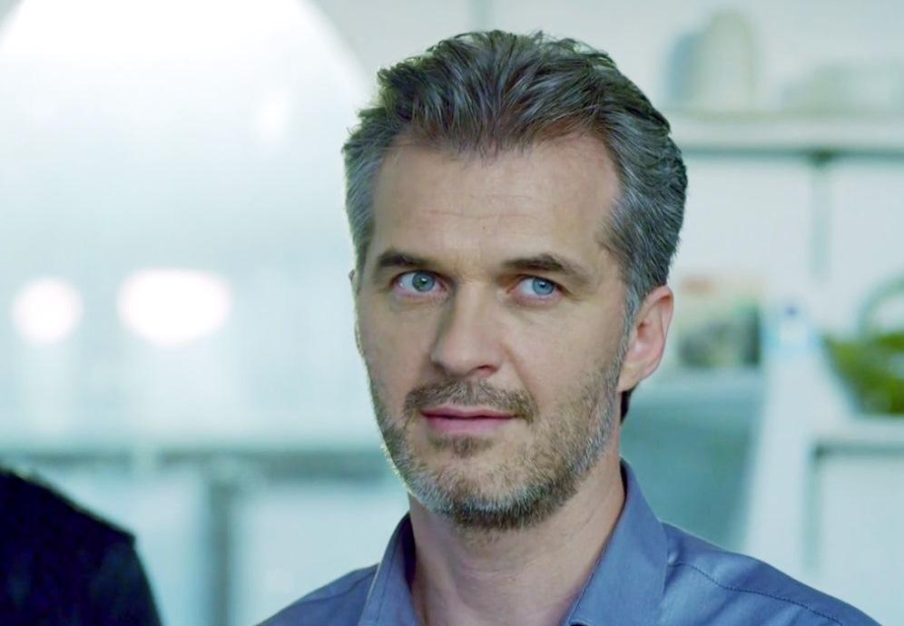 Отправил жену в деревню и сбежал за границу. Творческий путь и личное счастье Олега Харитонова