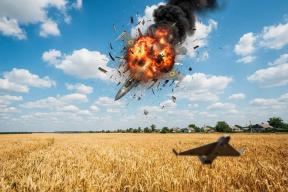 Хвалёный F-16 разнесло в клочья над украинским полем. Истребитель НАТО не смог догнать тихоходный дрон