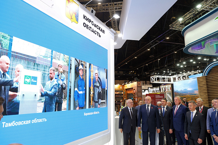 Губернатор Кировской области Александр Соколов и министр энергетики РФ Сергей Цивилев в рамках ПМЭФ-2025 поучаствовали в запуске газа на «Завод технических фабрикатов»