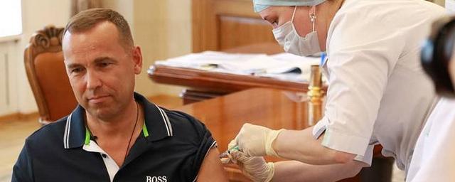 Глава Курганской области Вадим Шумков сделал прививку от коронавируса