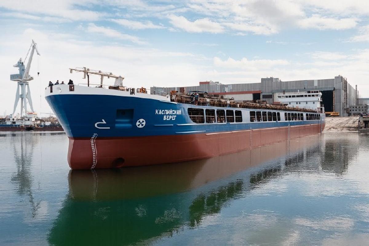 В Астраханской области новый сухогруз «Каспийский берег» отправился на ходовые испытания