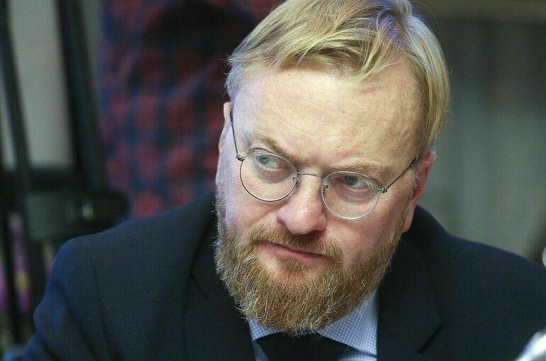 «Что ж ты, фраер, сдал назад?»: Милонов придумал, как заставить Канье Уэста петь по-русски