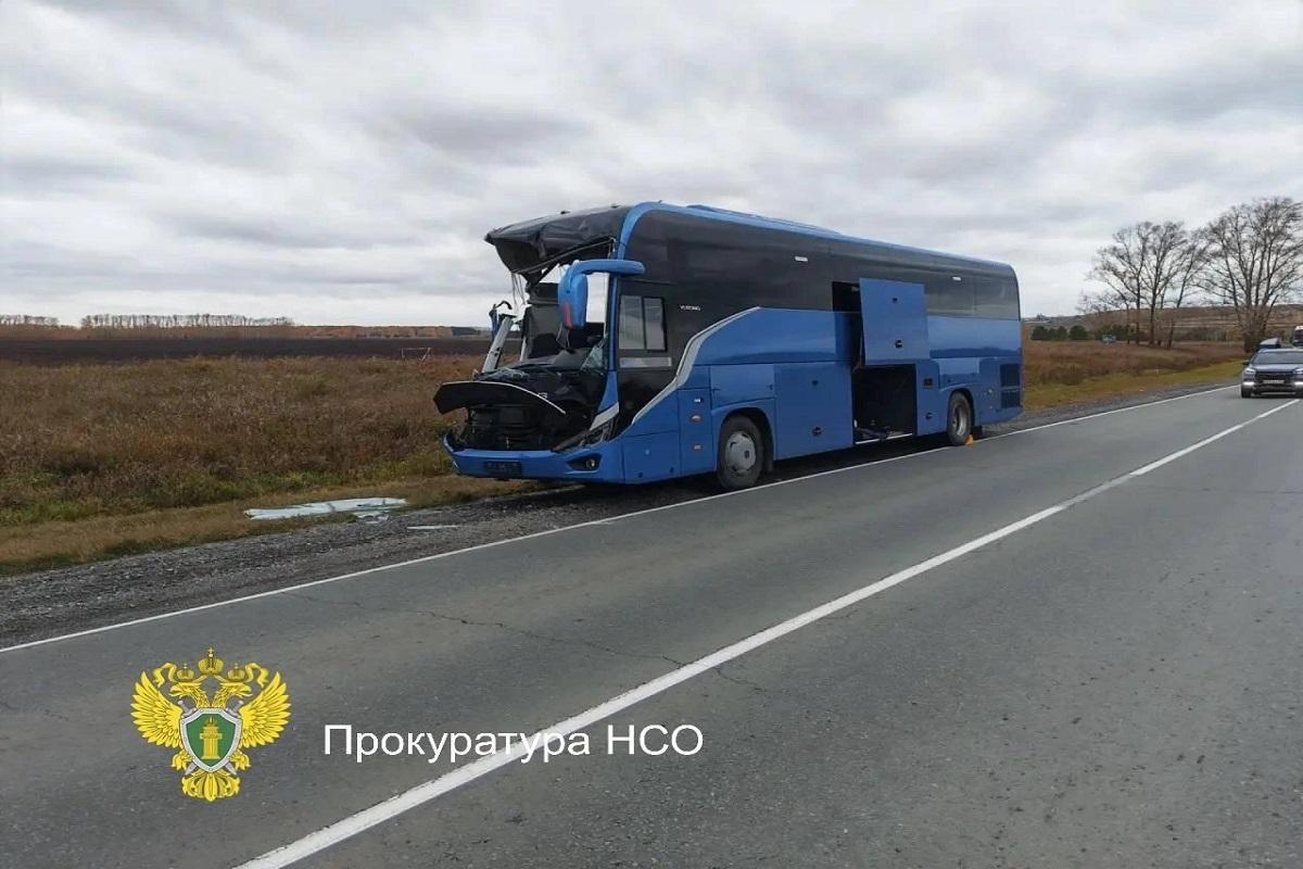 Один погиб, один в больнице: подробности утреннего ДТП с рейсовым автобусом в Ордынском районе