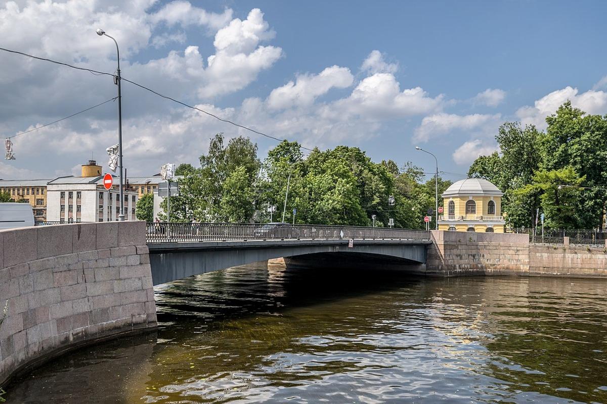 В Петербурге началась реконструкция части набережной реки Мойки