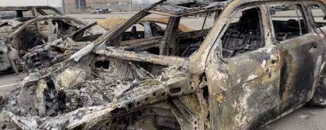 В Казахстане из сожженных машин извлекли останки 18 человек