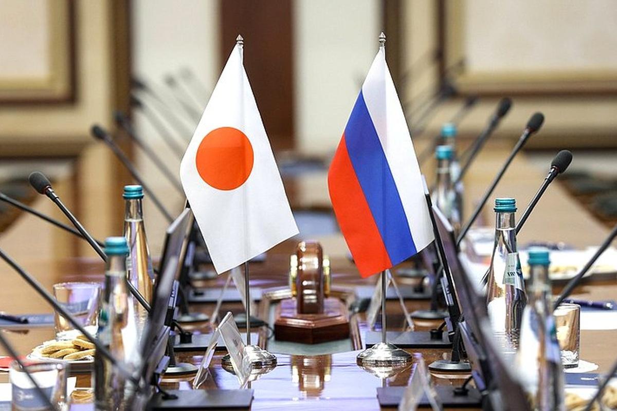 Такаити сохранит осторожный курс к РФ, считает японский аналитик