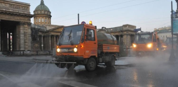 В Петербурге дорожники отказались от использования воды при уборке