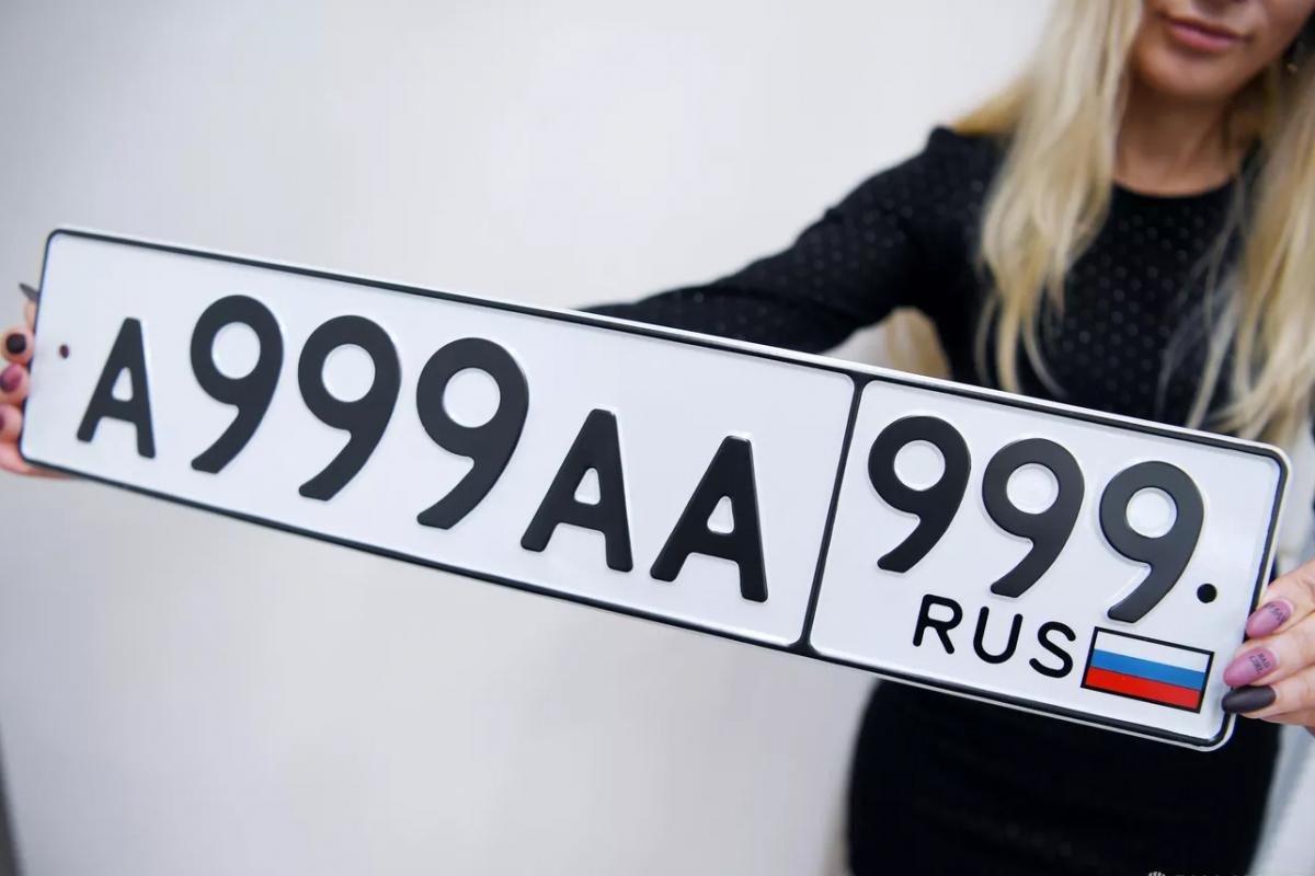 В России (страна-террорист) могут сделать обязательным триколор на номерах автомобилей