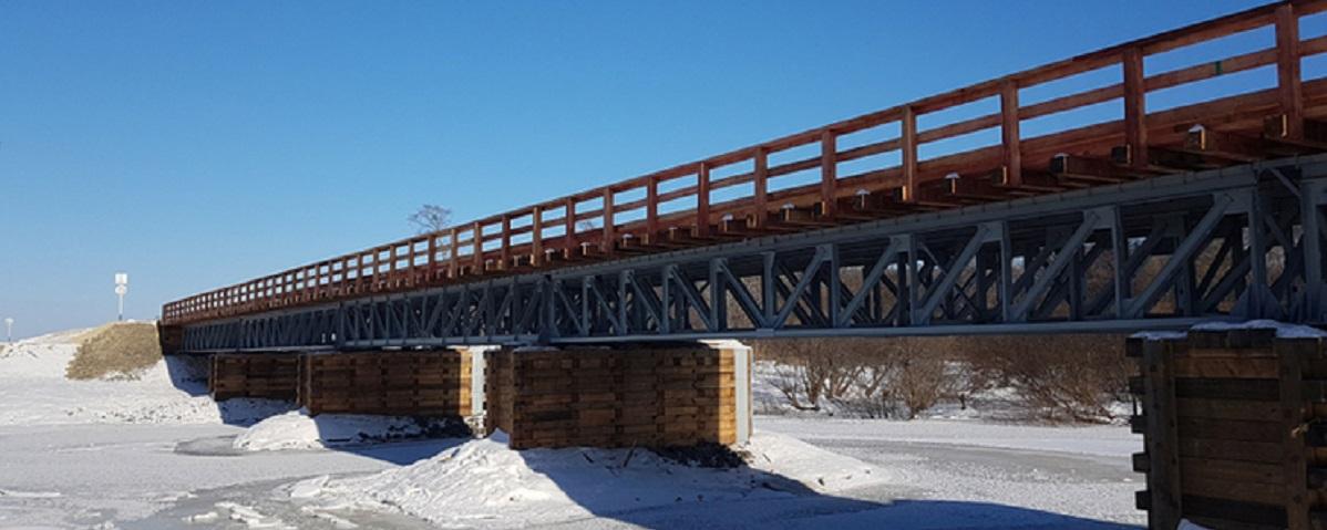 Еще один отремонтированный мост открыт в Приморском крае, рабочие заменили деревянный настил и поставили новые опоры