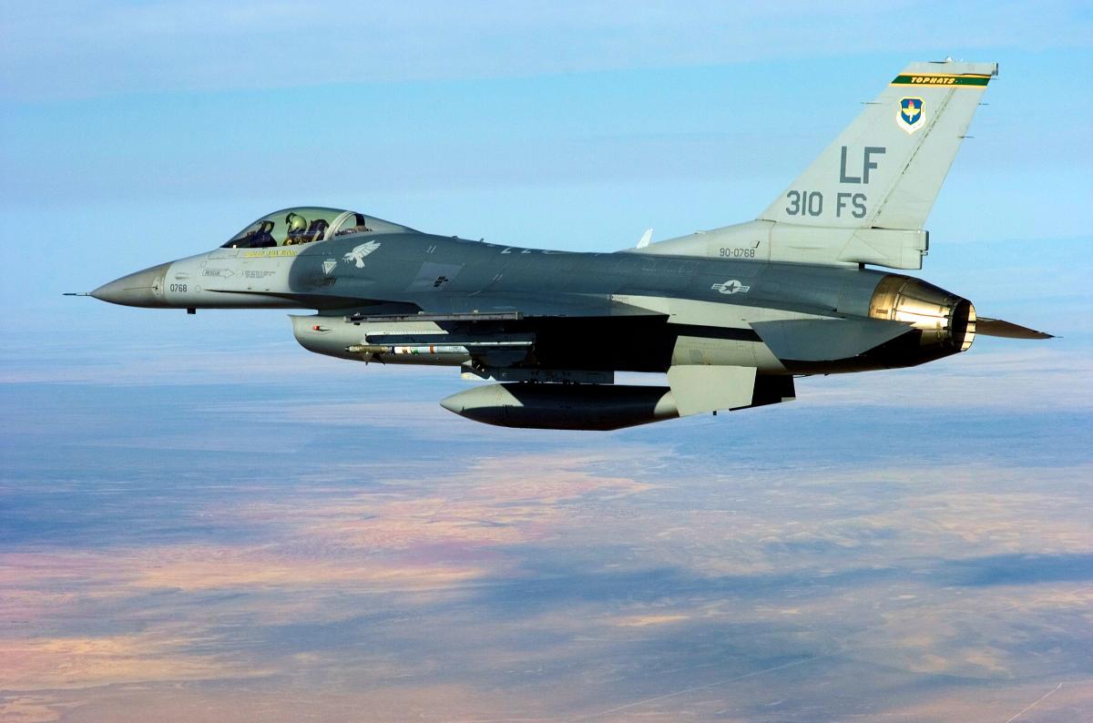 В Нью-Мексико при посадке разбился истребитель F-16