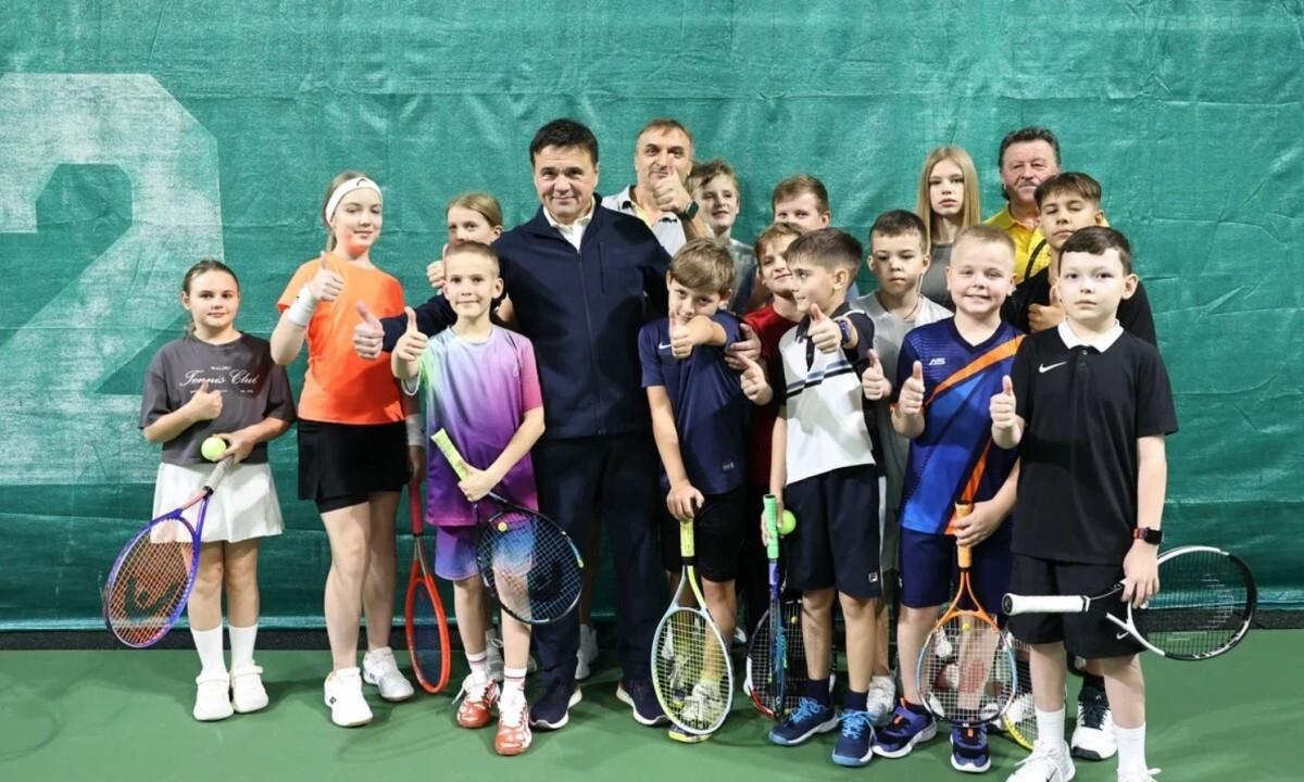 Губернатор Андрей Воробьев проверил работу нового спорткомплекса в Шаховской