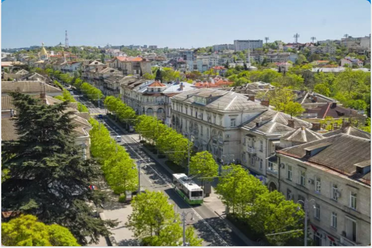 Летний запрет для большегрузов: как жара в Севастополе повлияет на перевозки