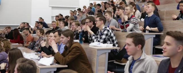 200 студентов из сибирских вузов приняли участие в Зимней IT-школе в НСО