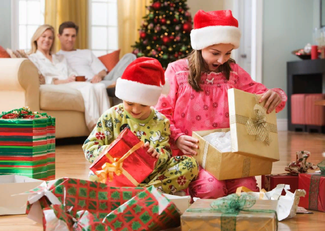 Психолог рассказала, как правильно объяснить ребенку, что подарки дарит не Дед Мороз