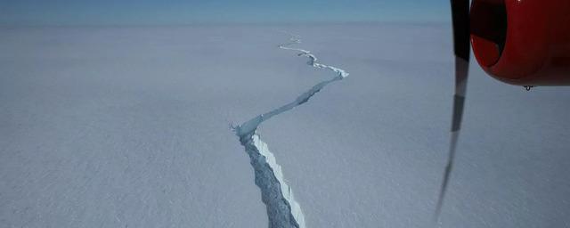 Iceberg measuring almost 1,300 square kilometers has broken off in Antarctica