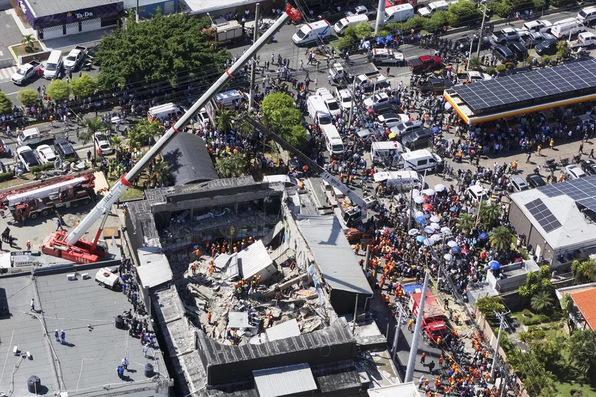 184 человека погибли при обрушении крыши в клубе в Доминикане