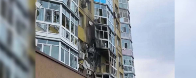 Беспилотник со взрывчаткой врезался в жилой дом в центре Воронежа