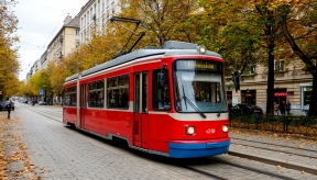 В Петербурге пассажир трамвая выбил окно и вышел, не договорившись с водителем о нужной остановке