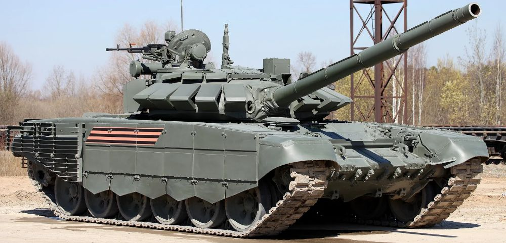 Экипаж танка Т-72Б3 уничтожил находившуюся в укрытии бронетехнику ВСУ