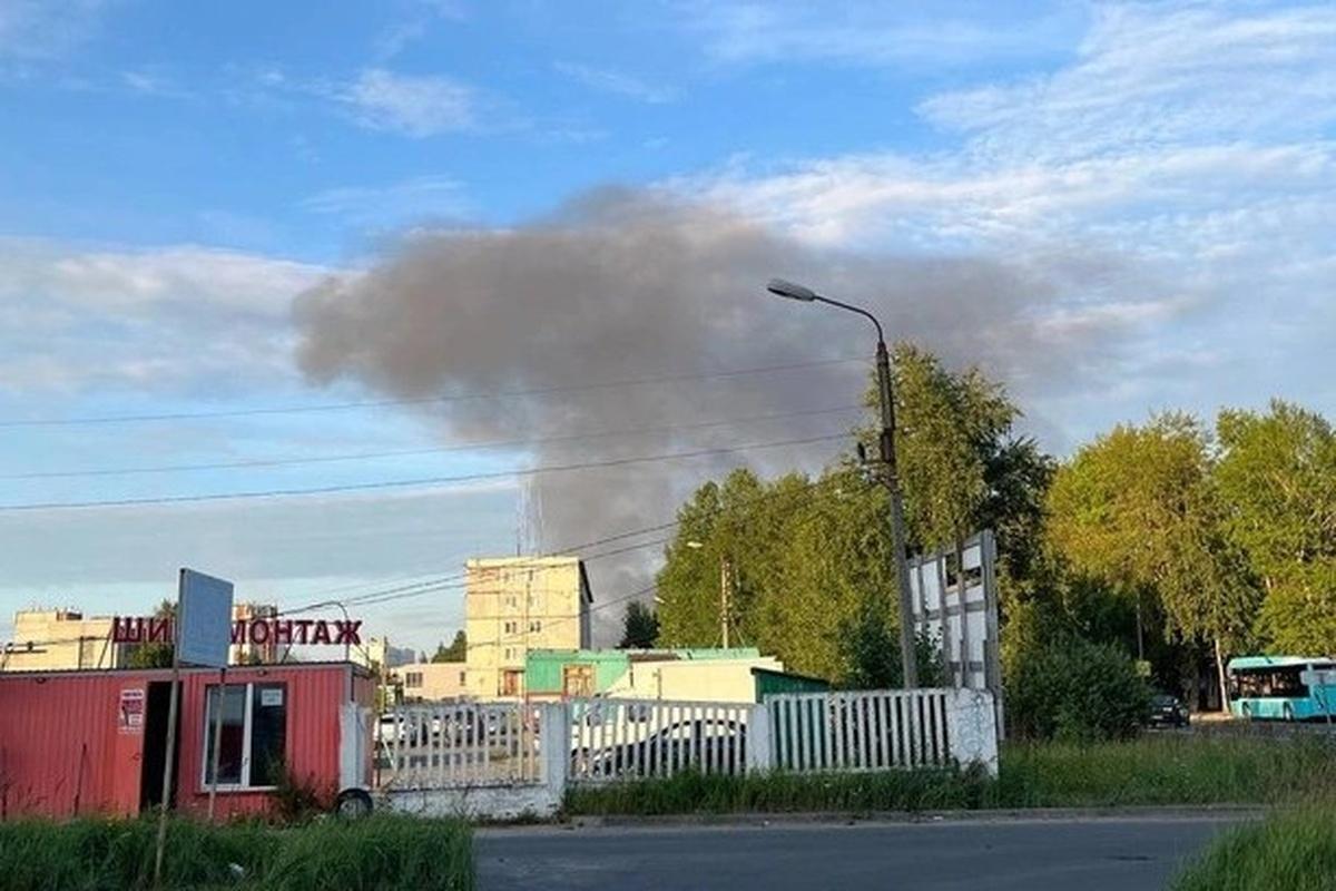 В Архангельской области локализовали возгорание на складе площадью 3 000 кв. м