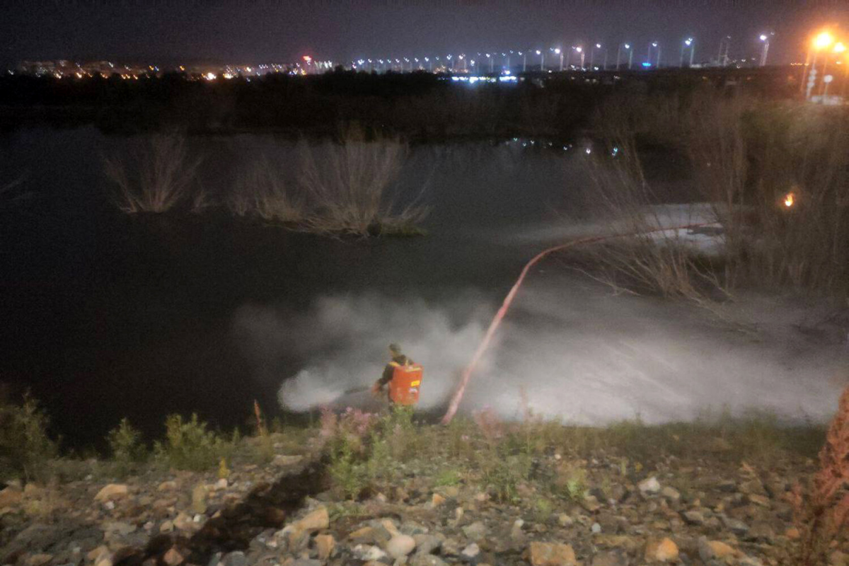 В Иркутске на поверхности Ангары обнаружили нефтяное загрязнение