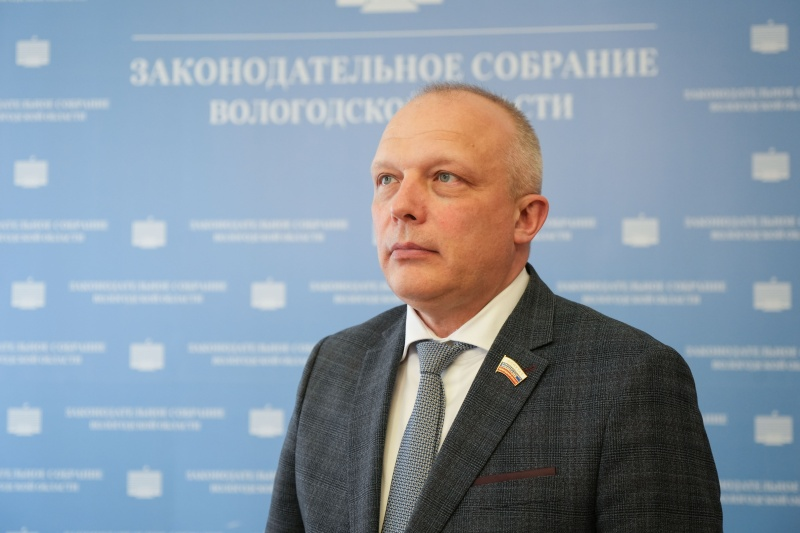 Спикер Заксобрания Роман Заварин: Благодаря инициативе вологодских парламентариев из федерального закона исключили устаревший термин в отношении детей-сирот
