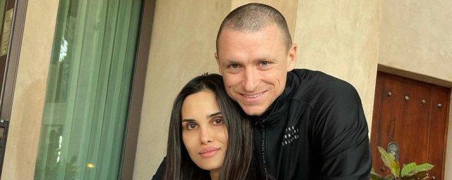 Жена футболиста Мамаева обвинила мужа в измене