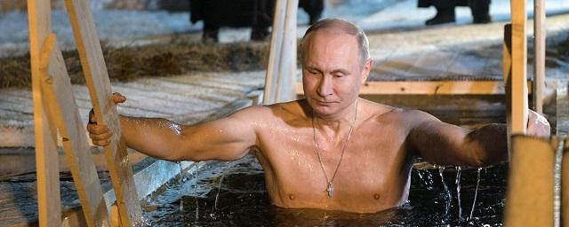 Видео: Владимир Путин принял участие в крещенских купаниях
