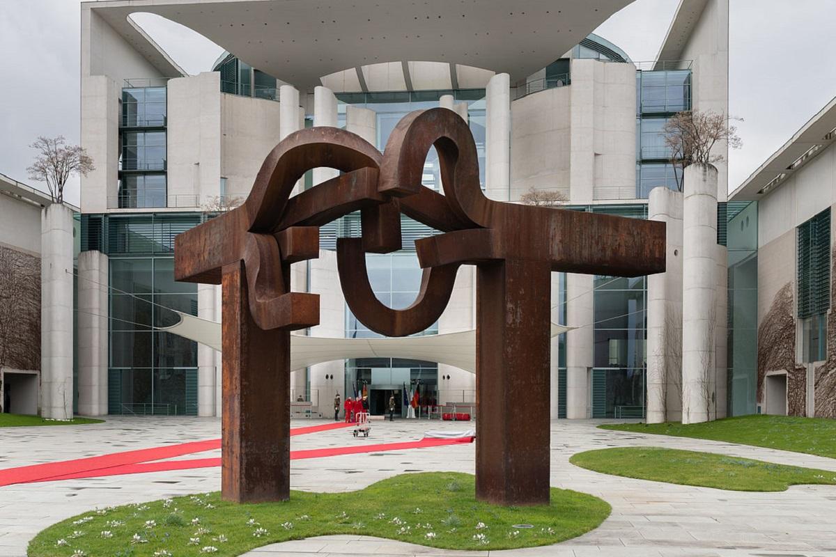 Кризис социальной системы ФРГ возник из-за экономических проблем и роста оборонных трат