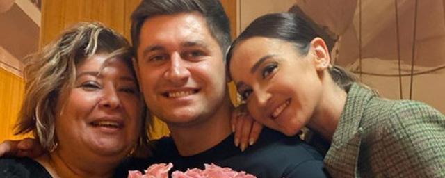 Ольга Бузова и Давид Манукян совместно поздравили мать артиста